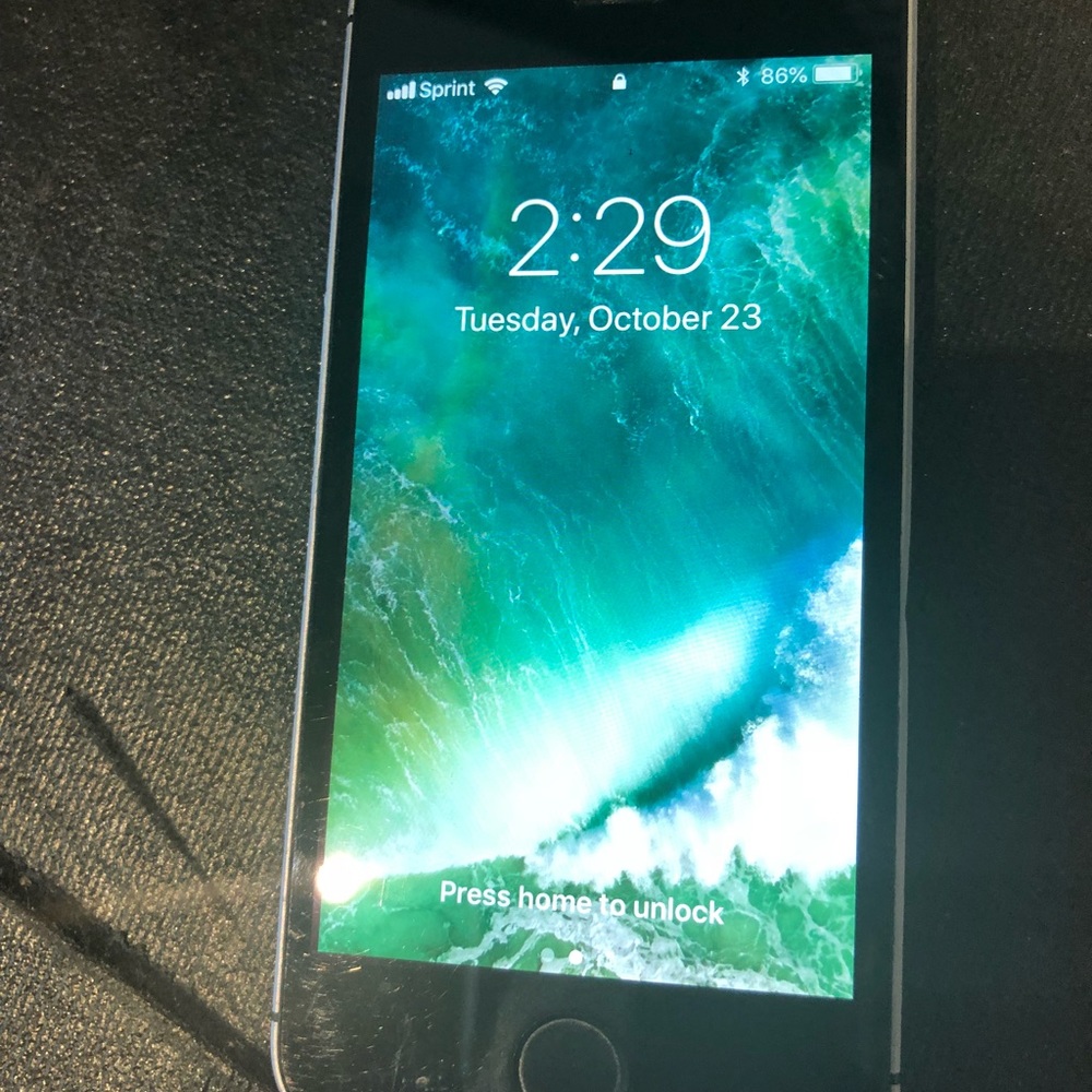 iPhone 5 - Picture 2 of 4